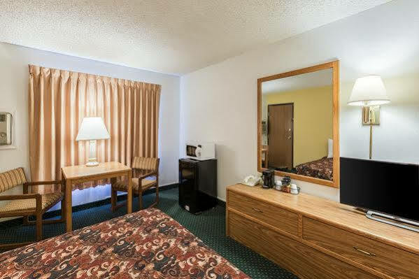 Super 8 By Wyndham Grand Island Hotel Eksteriør billede